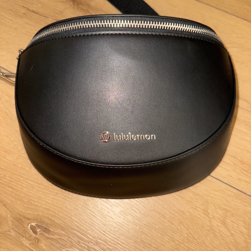 Lululemon saddle bag